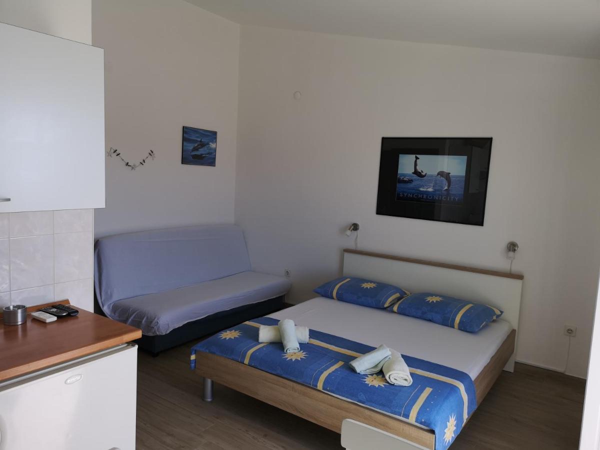 Apartments Martin Primosten Exterior photo